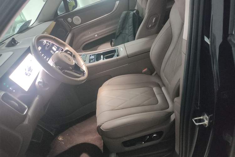 Used Hima AITO M9 2024 Range-Extended Ultra Version 52 kWh 5-Seater Model Left Front Seat