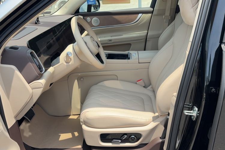 Used Hima AITO M9 2024 Range-Extended Ultra Version 42 kWh 6-Seater Model Left Front Seat