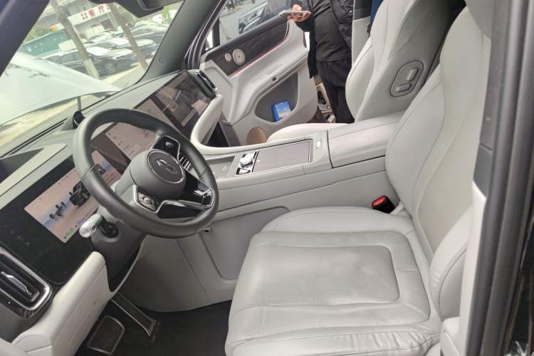 Used Hima AITO M9 2024 Range-Extended Ultra Version 42 kWh 6-Seater Model Left Front Seat