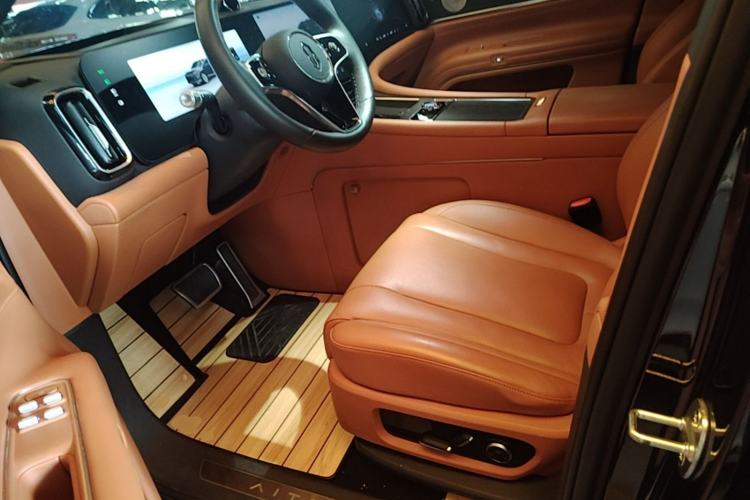 Used Hima AITO M9 2024 Range-Extended Max Edition 52 kWh 6-Seater Version Left Front Seat