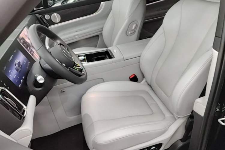 Used Hima AITO M9 2024 Range-Extended Ultra Version 42 kWh 6-Seater Model Left Front Seat