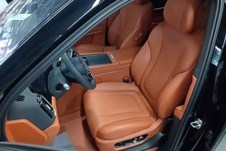 Used Hima AITO M9 2024 Range-Extended Ultra Version 42 kWh 6-Seater Model Left Front Seat