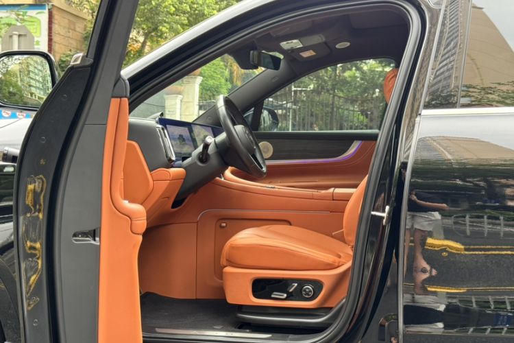 Used Hima AITO M9 2024 Range-Extended Ultra Version 42 kWh 6-Seater Model Left Front Seat