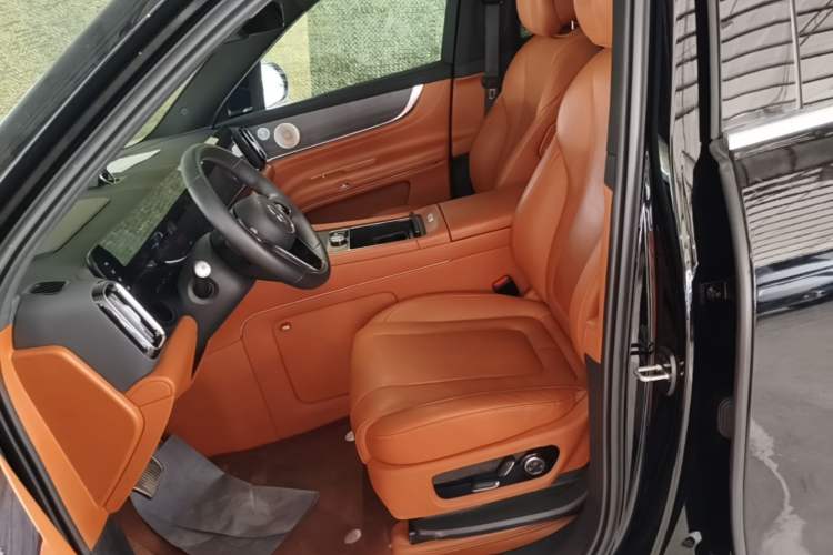 Used Hima AITO M9 2024 Range-Extended Ultra Version 42 kWh 6-Seater Model Left Front Seat