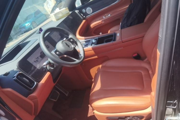 Used Hima AITO M9 2024 Range-Extended Ultra Version 42 kWh 6-Seater Model Left Front Seat