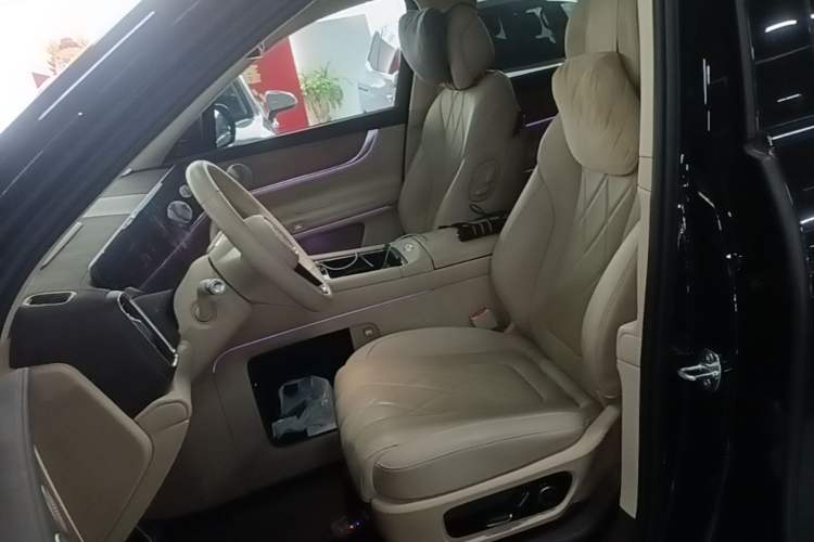 Used Hima AITO M9 2024 Range-Extended Ultra Version 52 kWh 6-Seater Model Left Front Seat