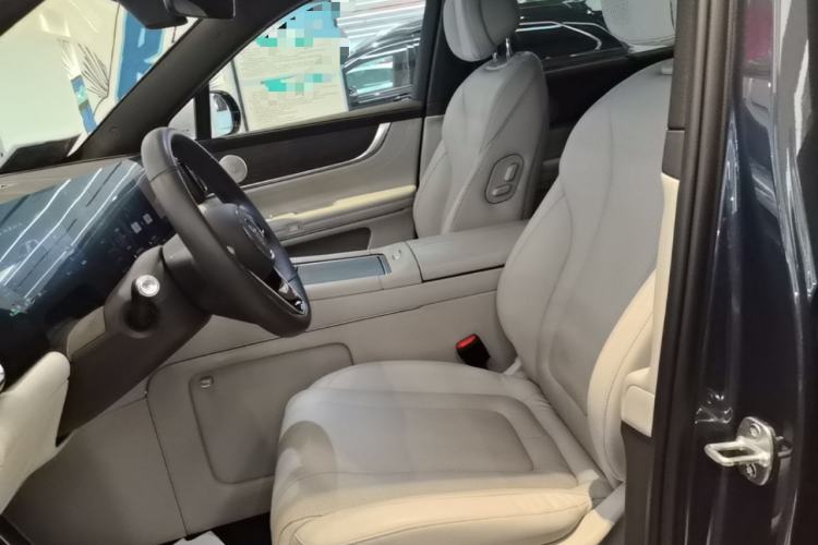Used Hima AITO M9 2024 Range-Extended Ultra Version 42 kWh 6-Seater Model Left Front Seat