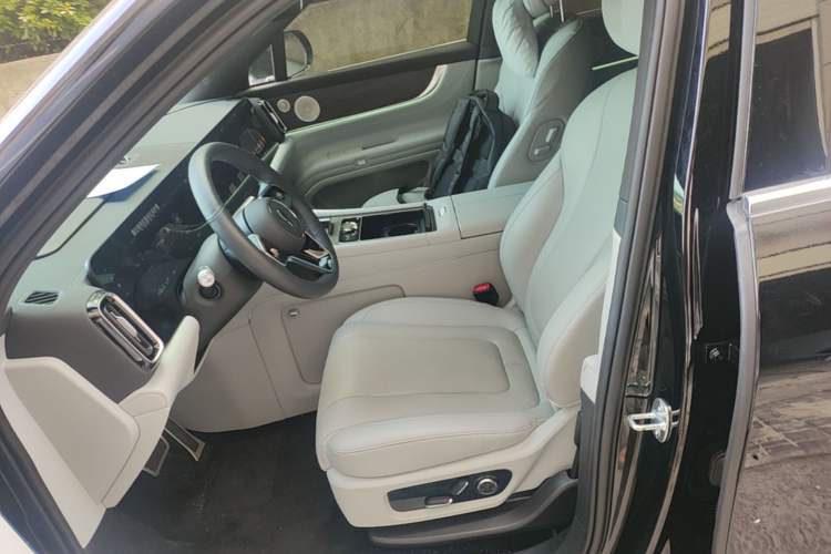 Used Hima AITO M9 2024 Range-Extended Max Edition 42 kWh 6-Seater Version Left Front Seat