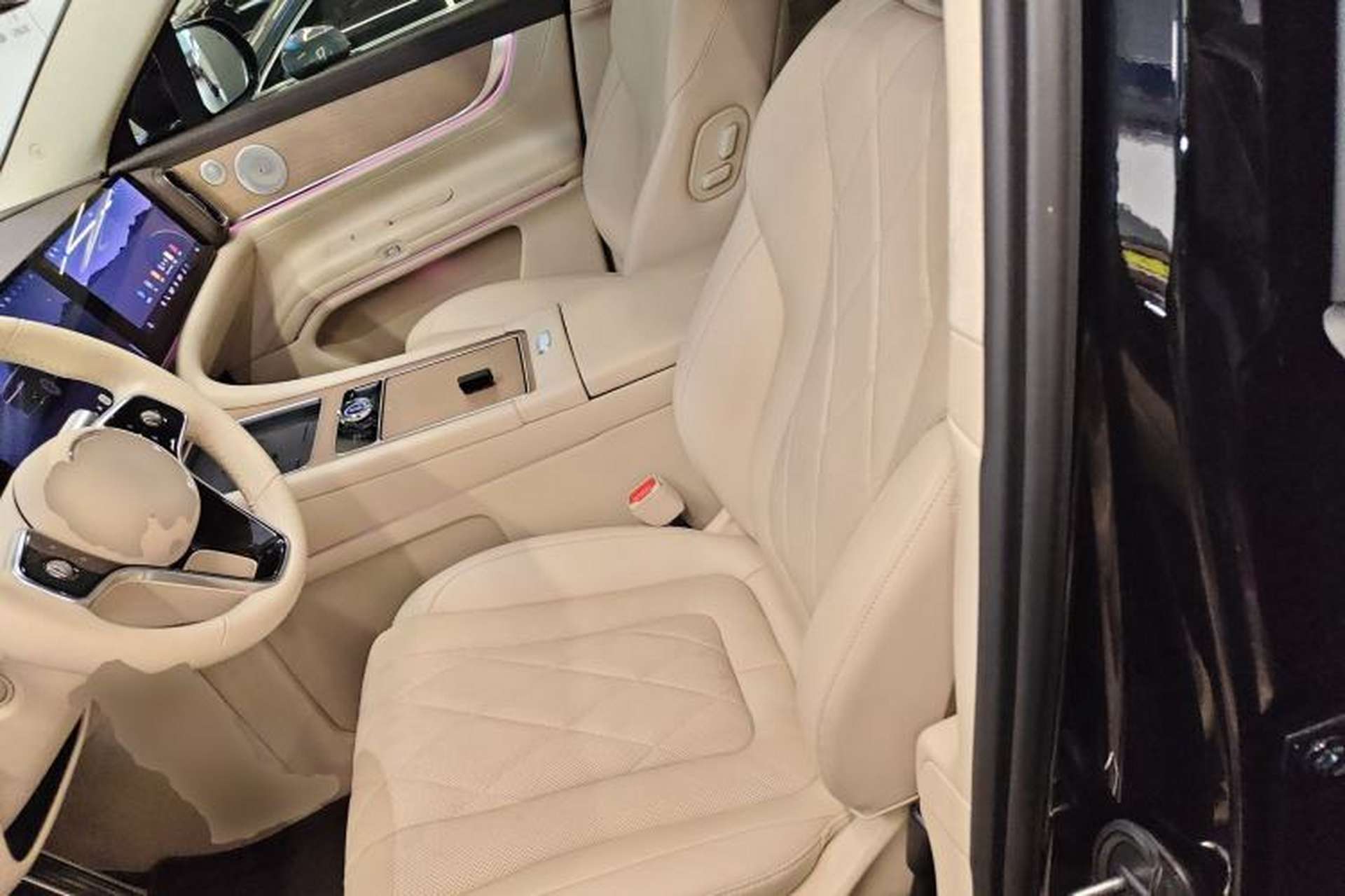 Used Hima AITO M9 2024 Range-Extended Max Edition 42 kWh 6-Seater Version Left Front Seat