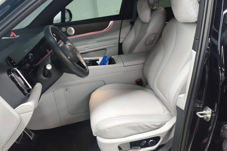 Used Hima AITO M9 2024 All-Electric Ultra Version 100 kWh 5-Seater Model Left Front Seat