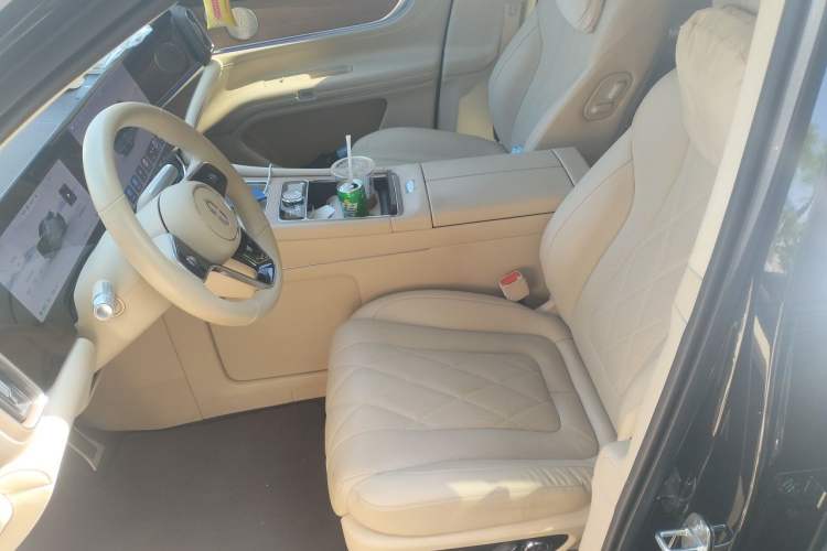 Used Hima AITO M9 2024 All-Electric Ultra Version 100 kWh 6-Seater Model Left Front Seat