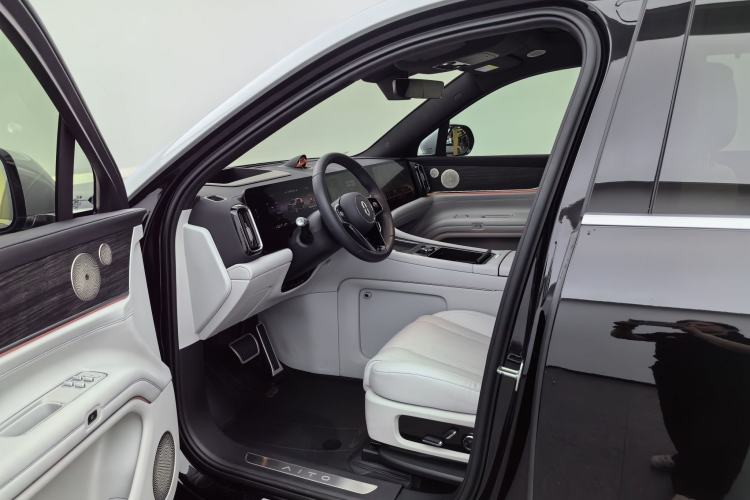 Used Hima AITO M9 2024 Range-Extended Max Edition 42 kWh 6-Seater Version Left Front Seat