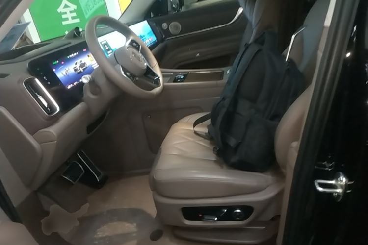Used Hima AITO M9 2024 Range-Extended Ultra Version 52 kWh 5-Seater Model Left Front Seat