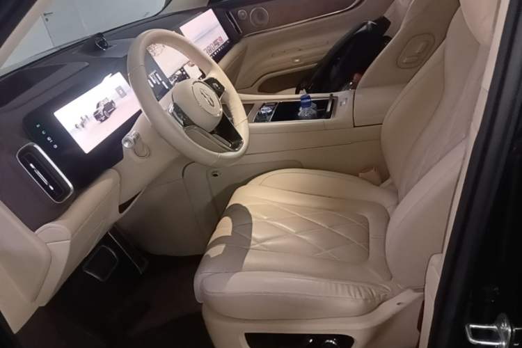 Used Hima AITO M9 2024 Range-Extended Ultra Version 42 kWh 6-Seater Model Left Front Seat