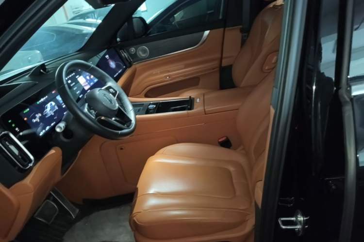 Used Hima AITO M9 2024 Range-Extended Ultra Version 42 kWh 6-Seater Model Left Front Seat