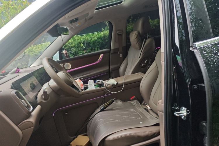 Used Hima AITO M9 2024 All-Electric Ultra Version 100 kWh 6-Seater Model Left Front Seat