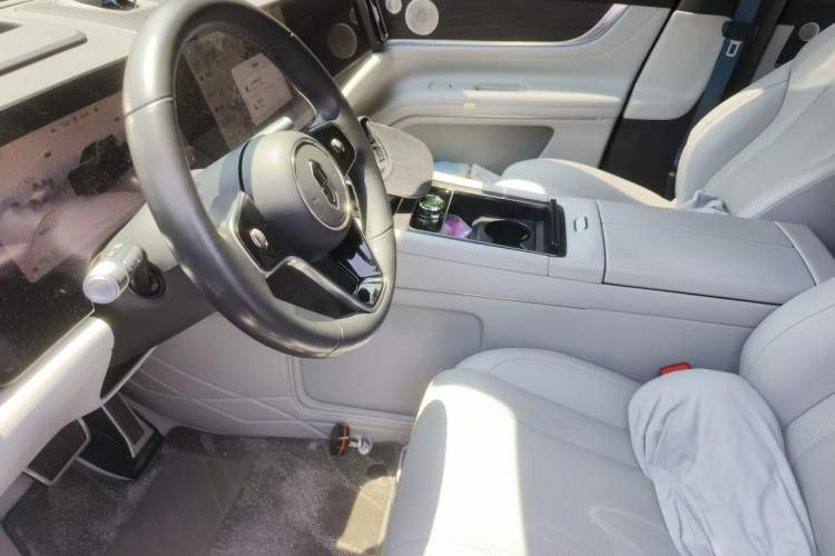 Used Hima AITO M9 2024 Range-Extended Ultra Version 42 kWh 6-Seater Model Left Front Seat