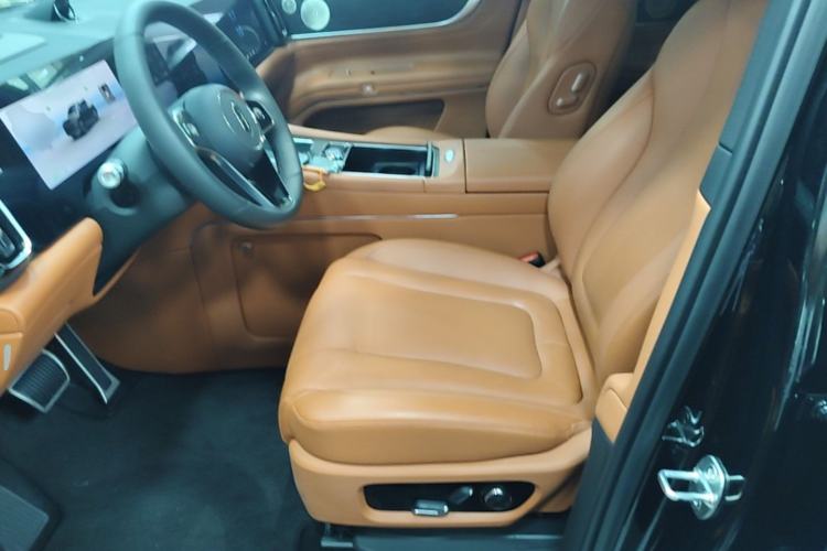 Used Hima AITO M9 2024 All-Electric Ultra Version 100 kWh 6-Seater Model Left Front Seat