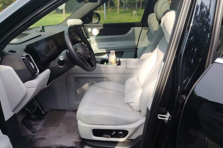 Used Hima AITO M9 2024 Range-Extended Ultra Version 42 kWh 6-Seater Model Left Front Seat
