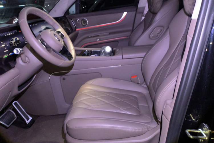 Used Hima AITO M9 2024 Range-Extended Ultra Version 42 kWh 6-Seater Model Left Front Seat