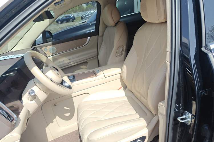 Used Hima AITO M9 2024 Range-Extended Ultra Version 42 kWh 6-Seater Model Left Front Seat