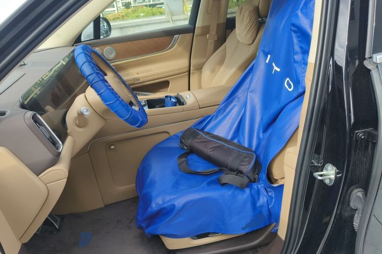 Used Hima AITO M9 2024 Range-Extended Ultra Version 52 kWh 5-Seater Model Left Front Seat