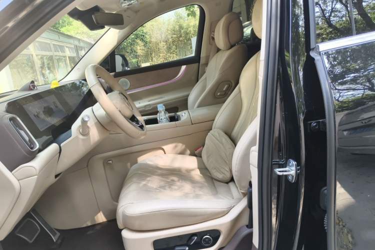 Used Hima AITO M9 2024 Range-Extended Ultra Version 42 kWh 6-Seater Model Left Front Seat