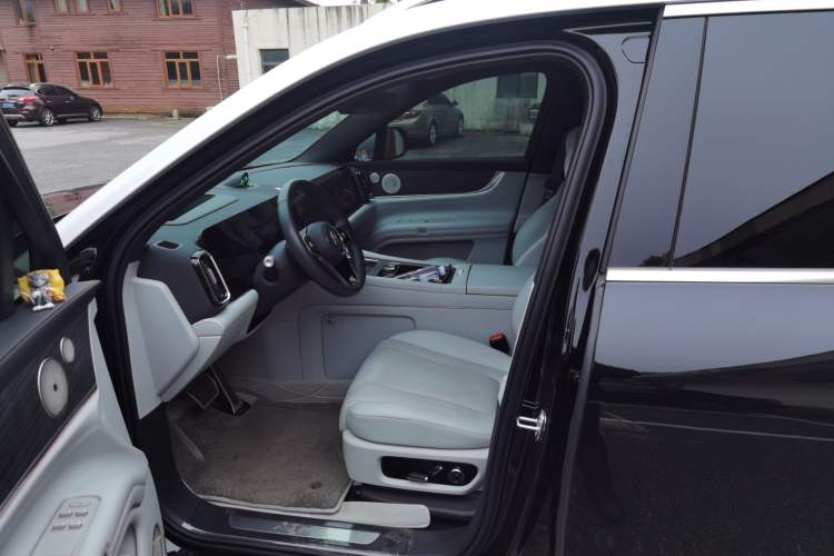Used Hima AITO M9 2024 All-Electric Ultra Version 100 kWh 6-Seater Model Left Front Seat