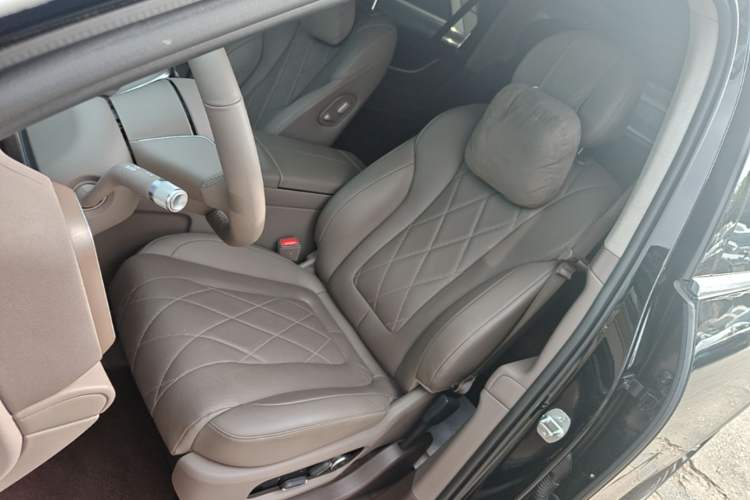 Used Hima AITO M9 2024 Range-Extended Ultra Version 42 kWh 6-Seater Model Left Front Seat