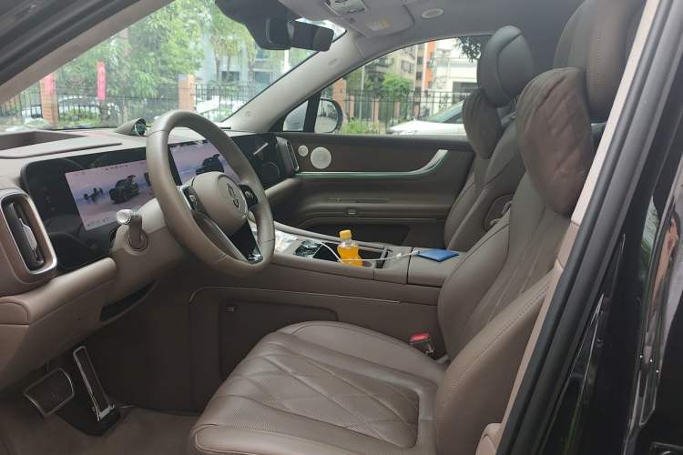 Used Hima AITO M9 2024 Range-Extended Ultra Version 52 kWh 6-Seater Model Left Front Seat