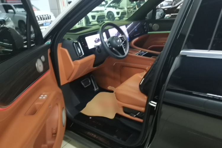 Used Hima AITO M9 2024 Range-Extended Ultra Version 42 kWh 6-Seater Model Left Front Seat