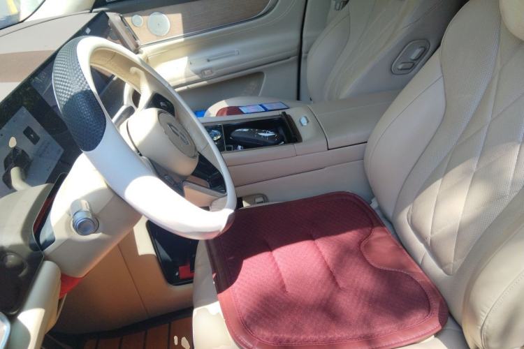 Used Hima AITO M9 2024 Range-Extended Ultra Version 42 kWh 6-Seater Model Left Front Seat