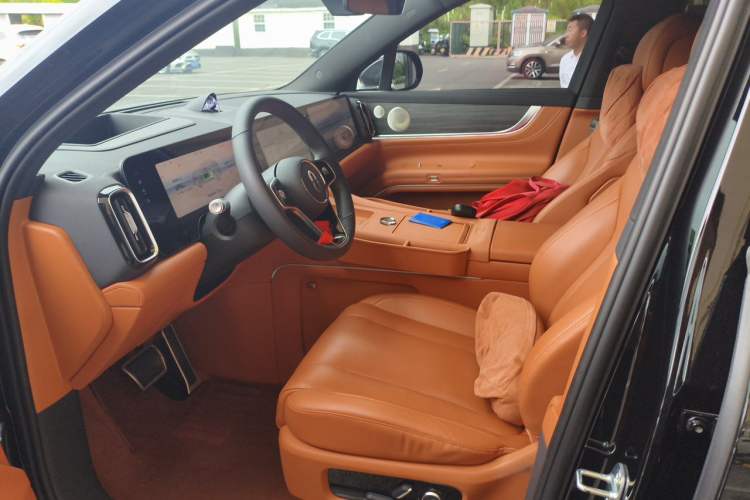 Used Hima AITO M9 2024 Range-Extended Ultra Version 52 kWh 6-Seater Model Left Front Seat