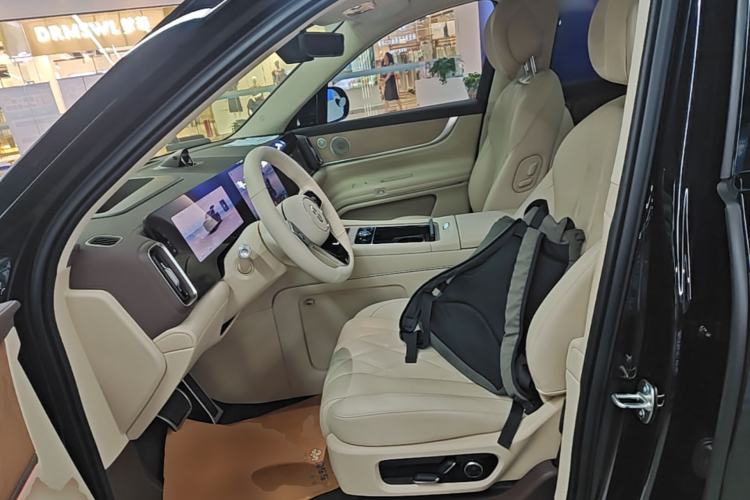 Used Hima AITO M9 2024 Range-Extended Ultra Version 52 kWh 6-Seater Model Left Front Seat