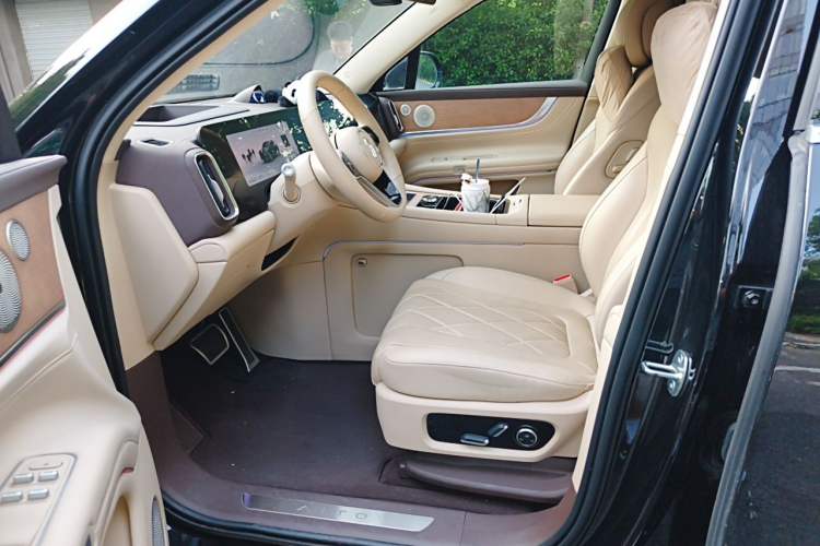 Used Hima AITO M9 2024 Range-Extended Ultra Version 42 kWh 6-Seater Model Left Front Seat
