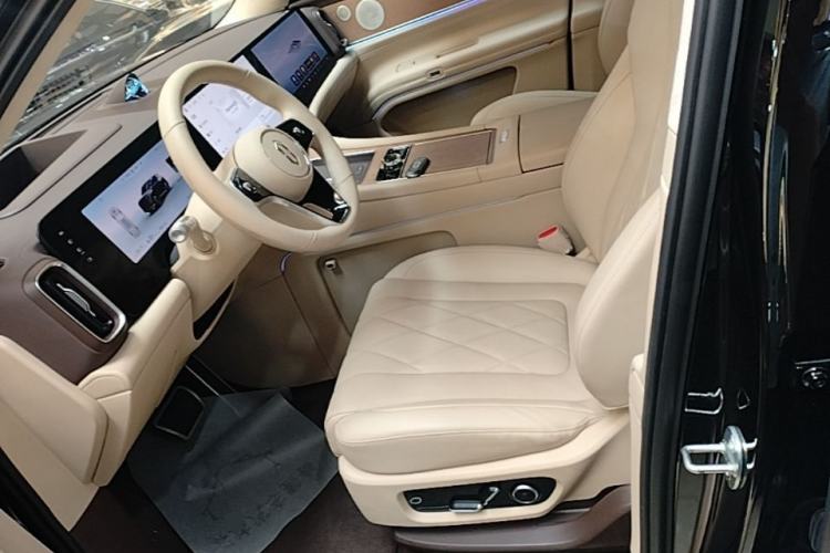 Used Hima AITO M9 2024 Range-Extended Ultra Version 52 kWh 6-Seater Model Left Front Seat