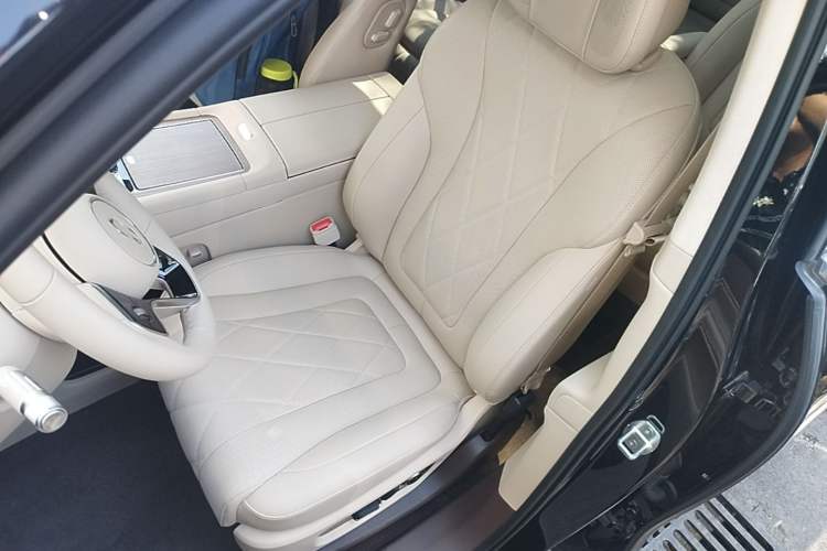 Used Hima AITO M9 2024 Range-Extended Ultra Version 42 kWh 6-Seater Model Left Front Seat
