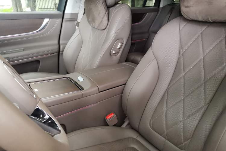 Used Hima AITO M9 2024 Range-Extended Ultra Version 52 kWh 5-Seater Model Left Front Seat