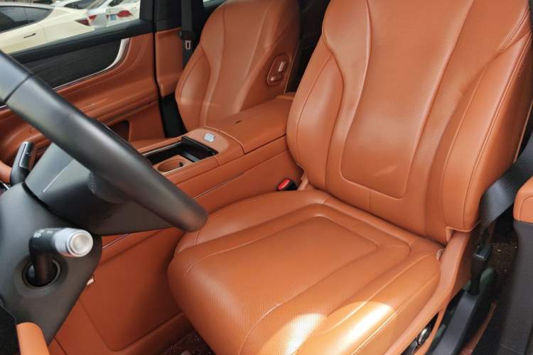 Used Hima AITO M9 2024 Range-Extended Ultra Version 42 kWh 6-Seater Model Left Front Seat