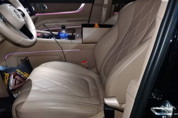 Used Hima AITO M9 2024 Range-Extended Ultra Version 52 kWh 5-Seater Model Left Front Seat