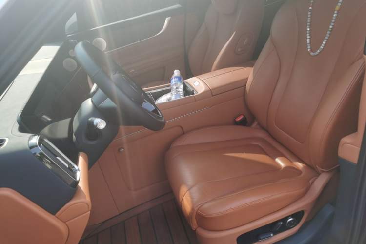 Used Hima AITO M9 2024 Range-Extended Ultra Version 52 kWh 6-Seater Model Left Front Seat