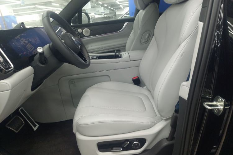 Used Hima AITO M9 2024 Range-Extended Ultra Version 42 kWh 6-Seater Model Left Front Seat