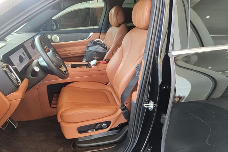 Used Hima AITO M9 2024 Range-Extended Ultra Version 42 kWh 6-Seater Model Left Front Seat
