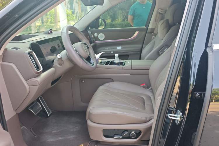 Used Hima AITO M9 2024 Range-Extended Ultra Version 52 kWh 6-Seater Model Left Front Seat