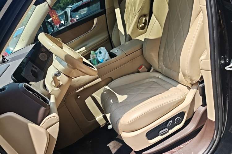 Used Hima AITO M9 2024 Range-Extended Ultra Version 42 kWh 6-Seater Model Left Front Seat
