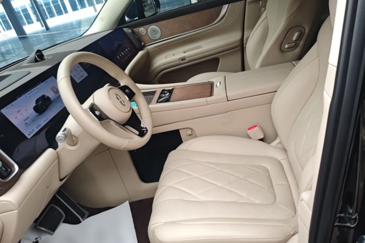 Used Hima AITO M9 2024 Range-Extended Ultra Version 42 kWh 6-Seater Model Left Front Seat