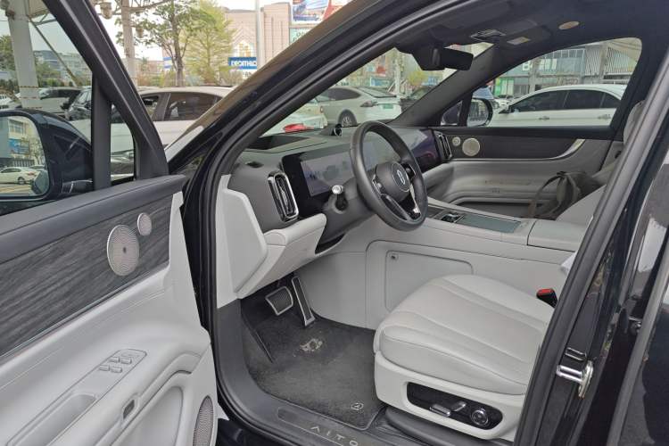Used Hima AITO M9 2024 Range-Extended Ultra Version 42 kWh 6-Seater Model Left Front Seat