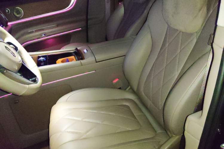 Used Hima AITO M9 2024 Range-Extended Ultra Version 52 kWh 5-Seater Model Left Front Seat