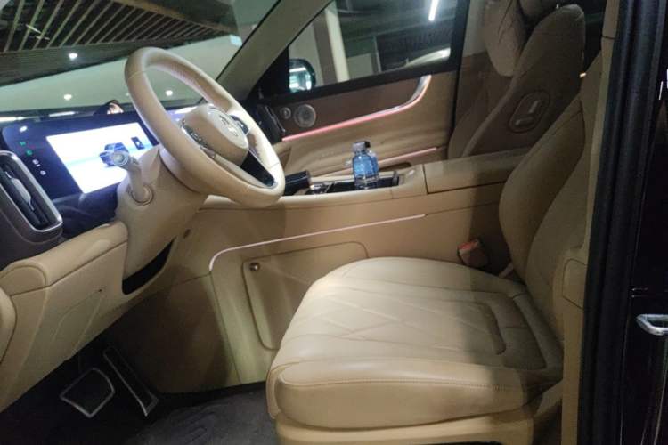 Used Hima AITO M9 2024 Range-Extended Max Edition 42 kWh 5-Seater Version Left Front Seat