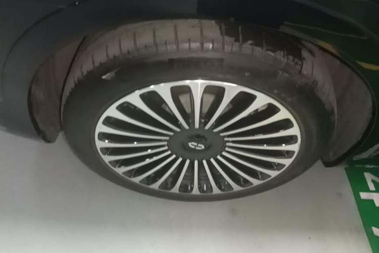 Used Hima AITO M9 2024 All-Electric Max Version 100 kWh 6-Seater Left Front Wheel Hub